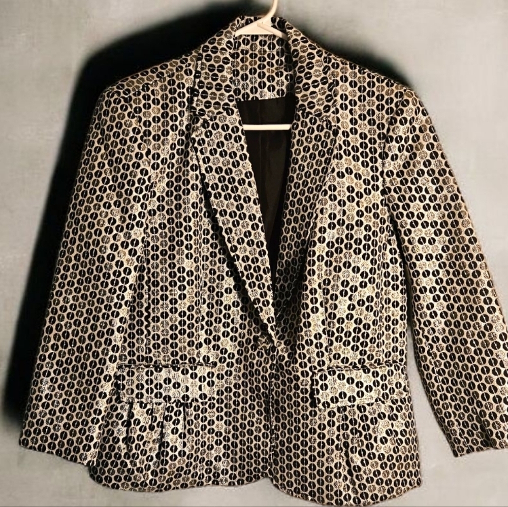 Women's Black and Cream Sequined Patterned Blazer. Size Large. - Picture 3 of 9